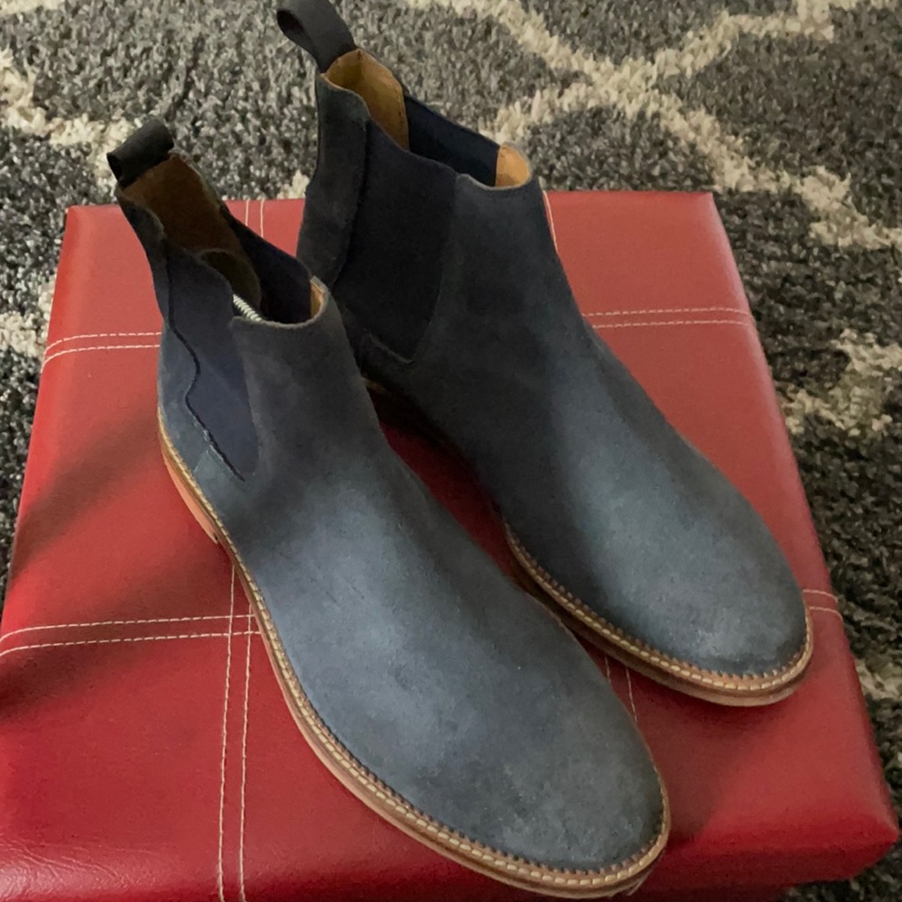 Men’s boot, lightly worn, blue suede, vintage